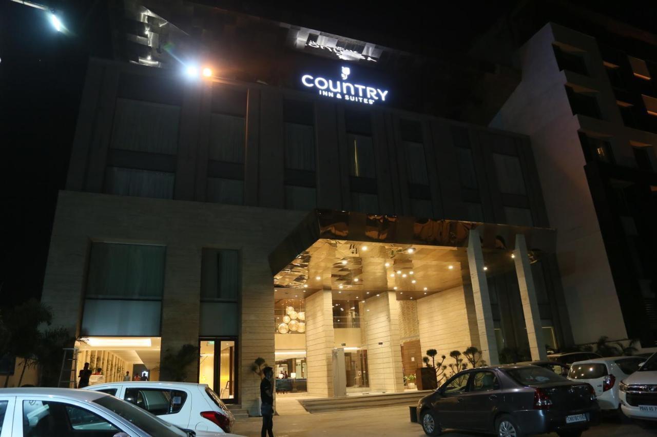 Country Inn & Suites By Radisson Chandigarh Zirakpur Екстериор снимка