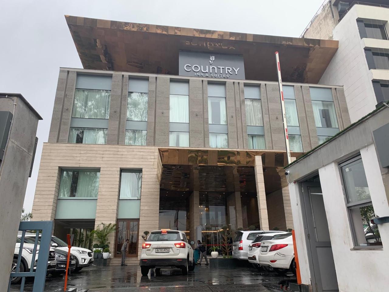 Country Inn & Suites By Radisson Chandigarh Zirakpur Екстериор снимка